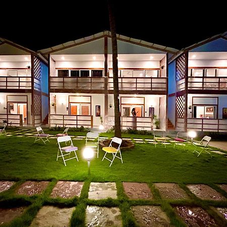 White Turtle Hotel Morjim Ngoại thất bức ảnh